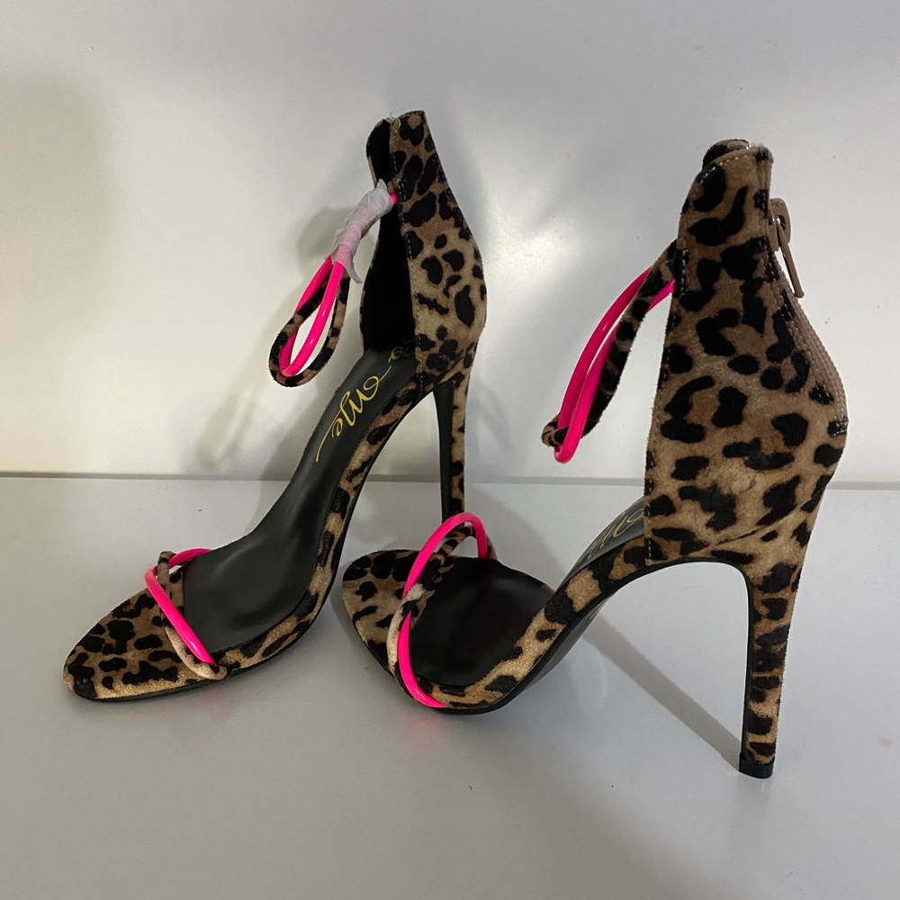Neon Cheetah & pink high heels (NEW)
